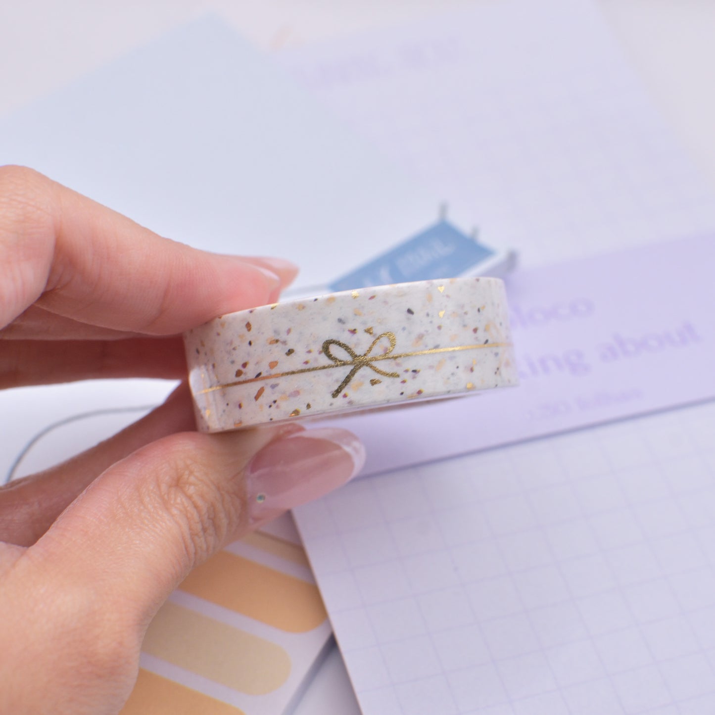 Amostra de Washi Tape - Simply Gilded 15 mm - White Terrazzo Simple Line Bow